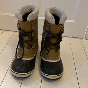 Kids size 4 beige sorel